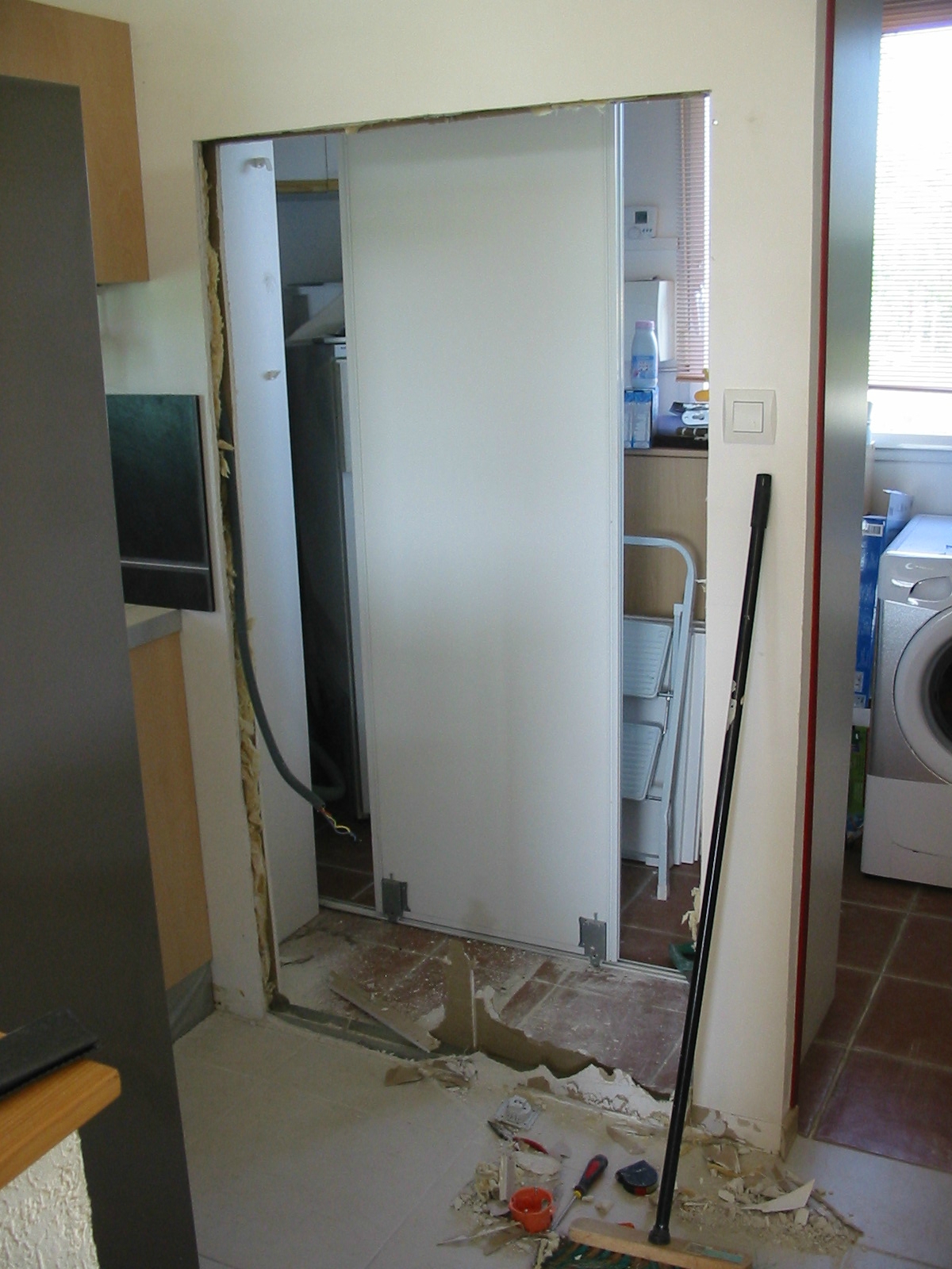 Frigo americain contre un mur