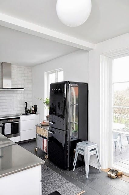 Frigo smeg noir dans cuisine