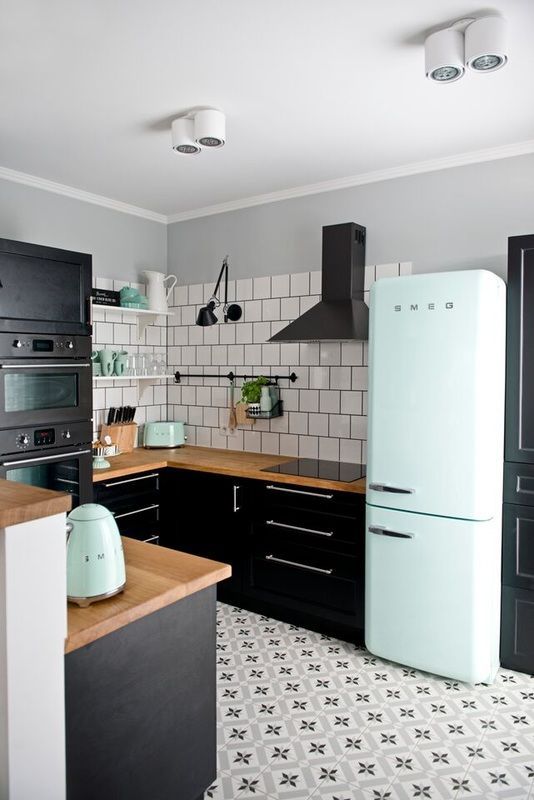 Cuisine avec frigo smeg jaune
